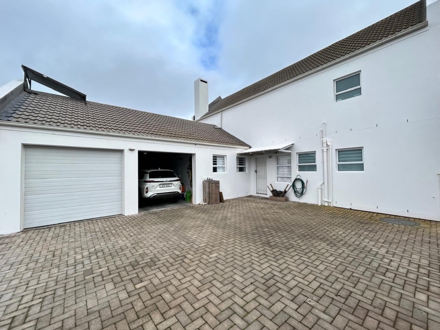 3 Bedroom Property for Sale in Britannia Bay Western Cape